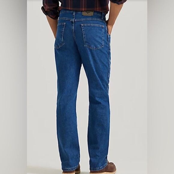 WRANGLER - Men’s Sz 34/32 Relaxed Fit, Straight-Leg Jeans in Medium Dark Wash. - Picture 2 of 14